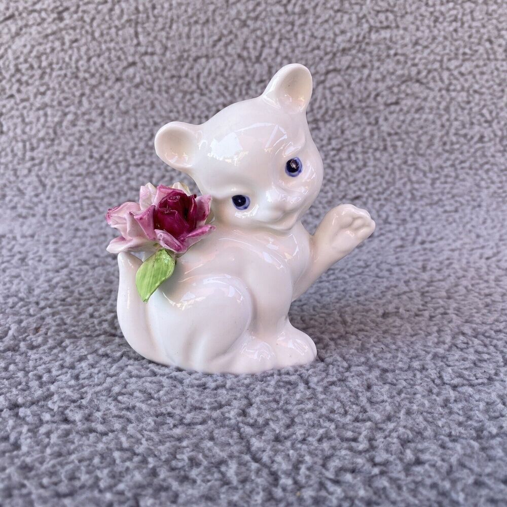 Vintage Raybur White Kitten With Flowers Figurine Made In England